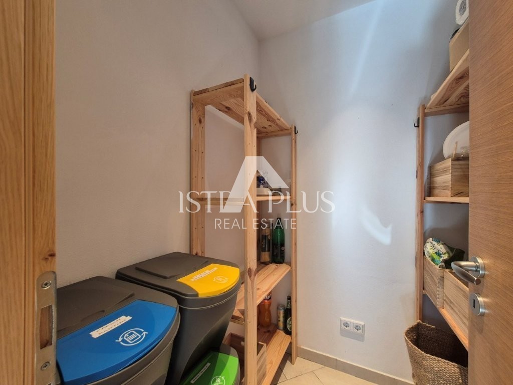 Bellissima casa con tre camere da letto a Parenzo