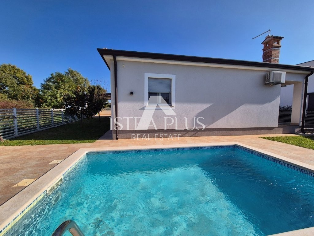 Bellissima casa con tre camere da letto a Parenzo