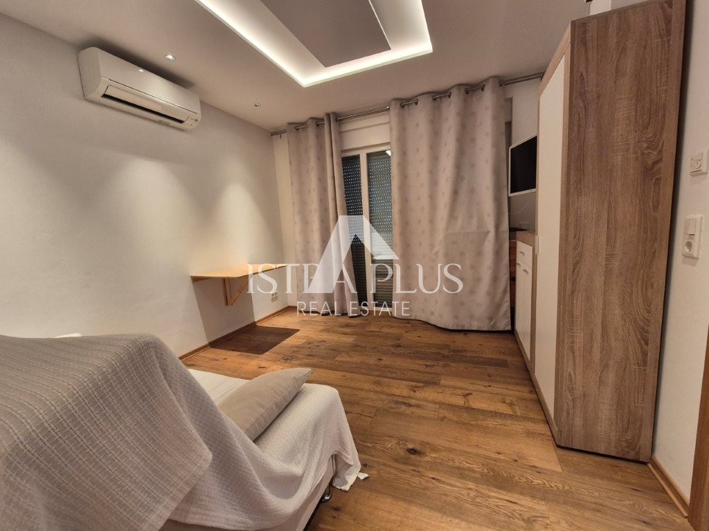 Bellissima casa con tre camere da letto a Parenzo