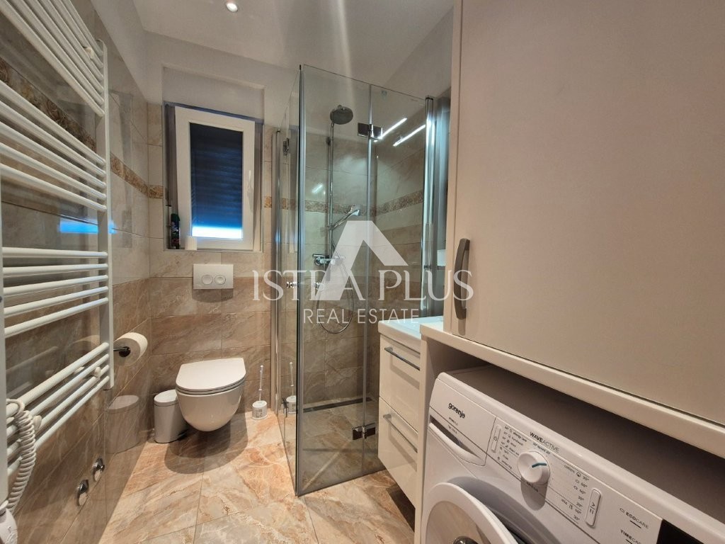 Bellissima casa con tre camere da letto a Parenzo