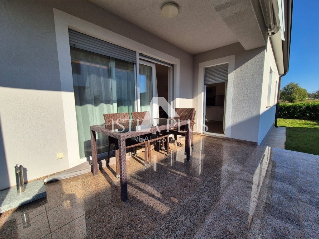 Bellissima casa con tre camere da letto a Parenzo