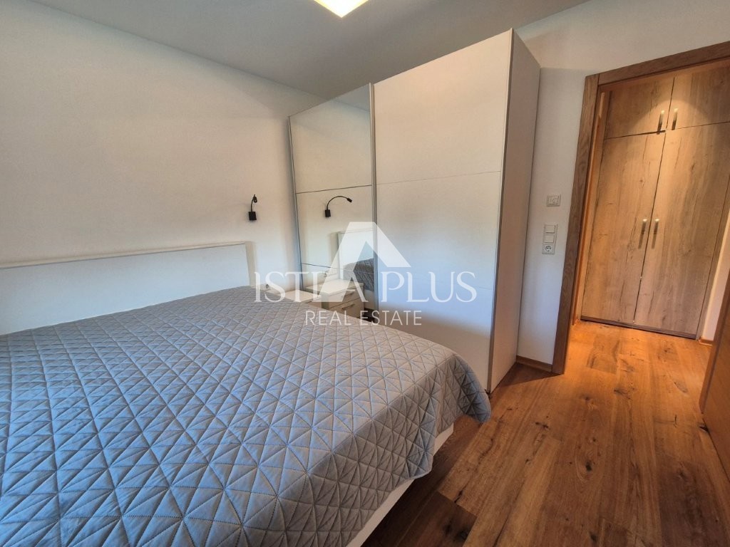 Bellissima casa con tre camere da letto a Parenzo