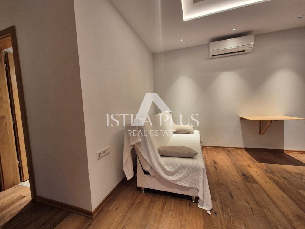 Bellissima casa con tre camere da letto a Parenzo