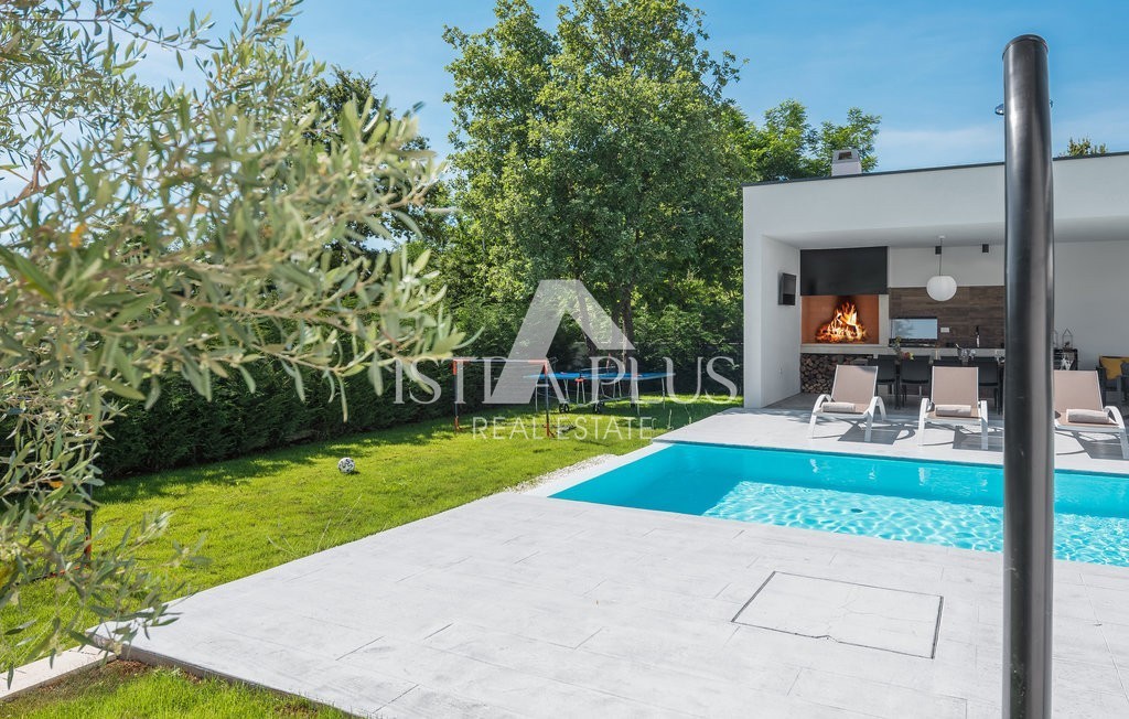 Imponente villa di architettura e design moderni vicino a Žminj