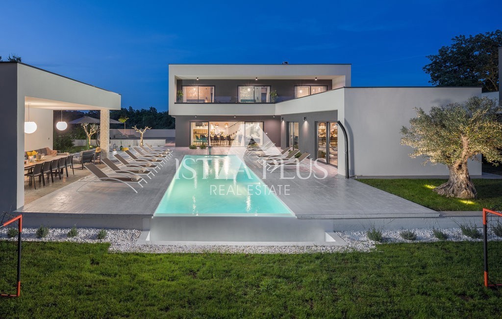 Imponente villa di architettura e design moderni vicino a Žminj