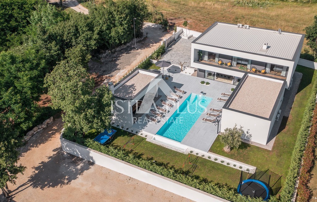 Imponente villa di architettura e design moderni vicino a Žminj