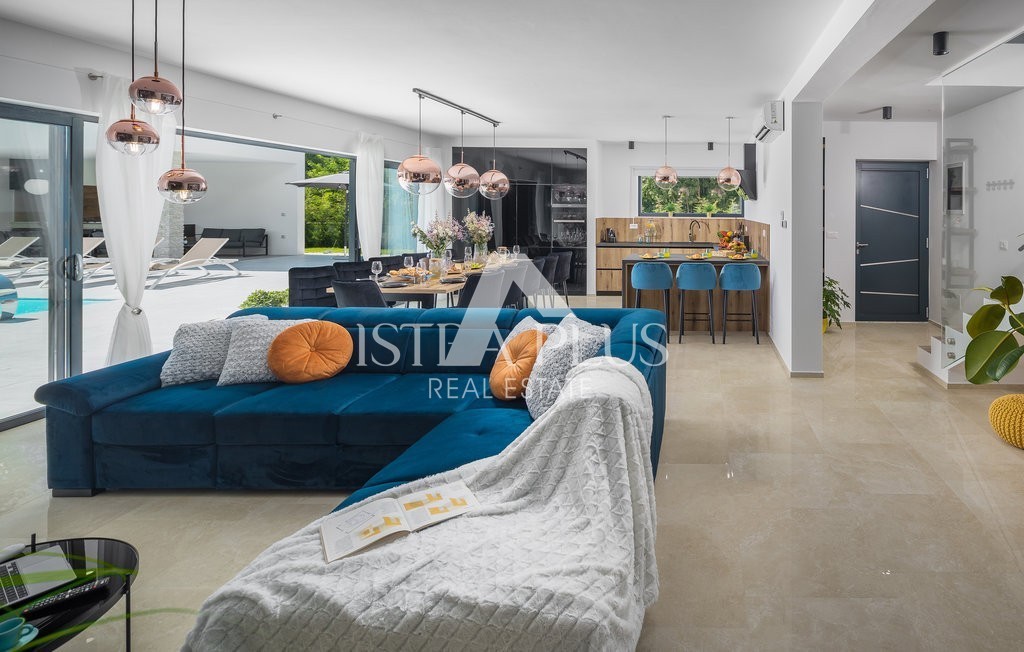 Imponente villa di architettura e design moderni vicino a Žminj