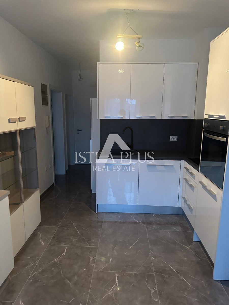 Bellissimo appartamento ristrutturato in una posizione tranquilla - a 2,5 km dal centro di Parenzo e dal mare