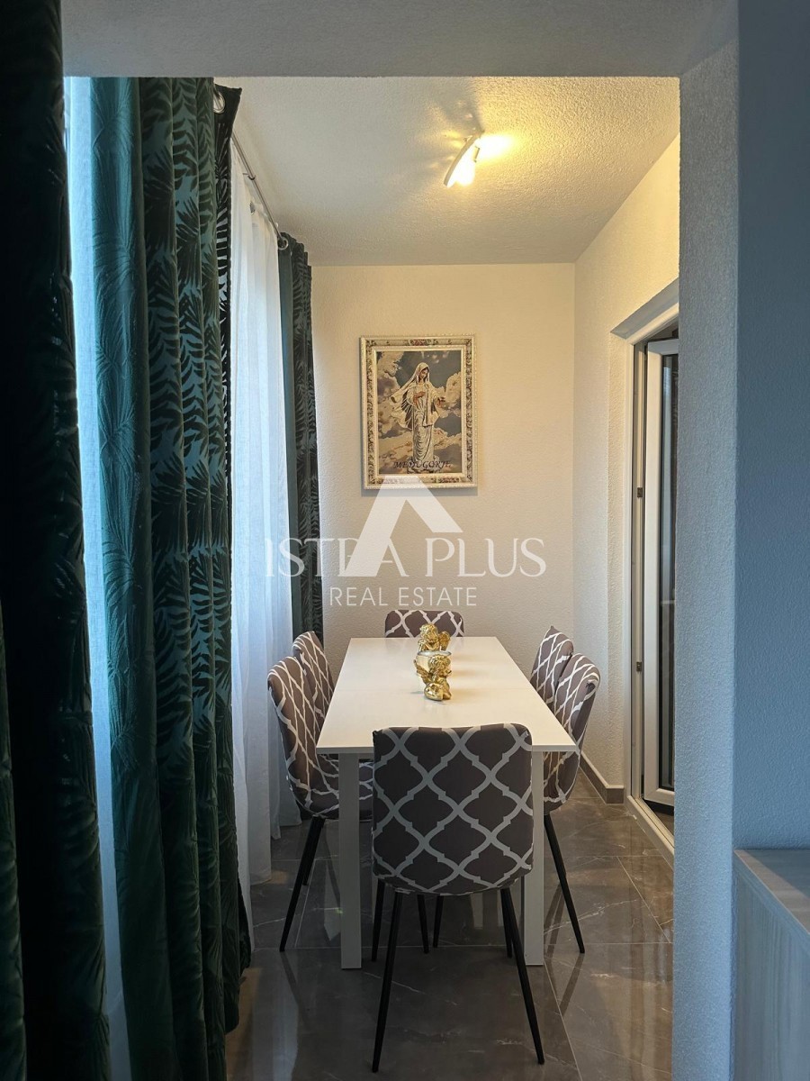 Bellissimo appartamento ristrutturato in una posizione tranquilla - a 2,5 km dal centro di Parenzo e dal mare