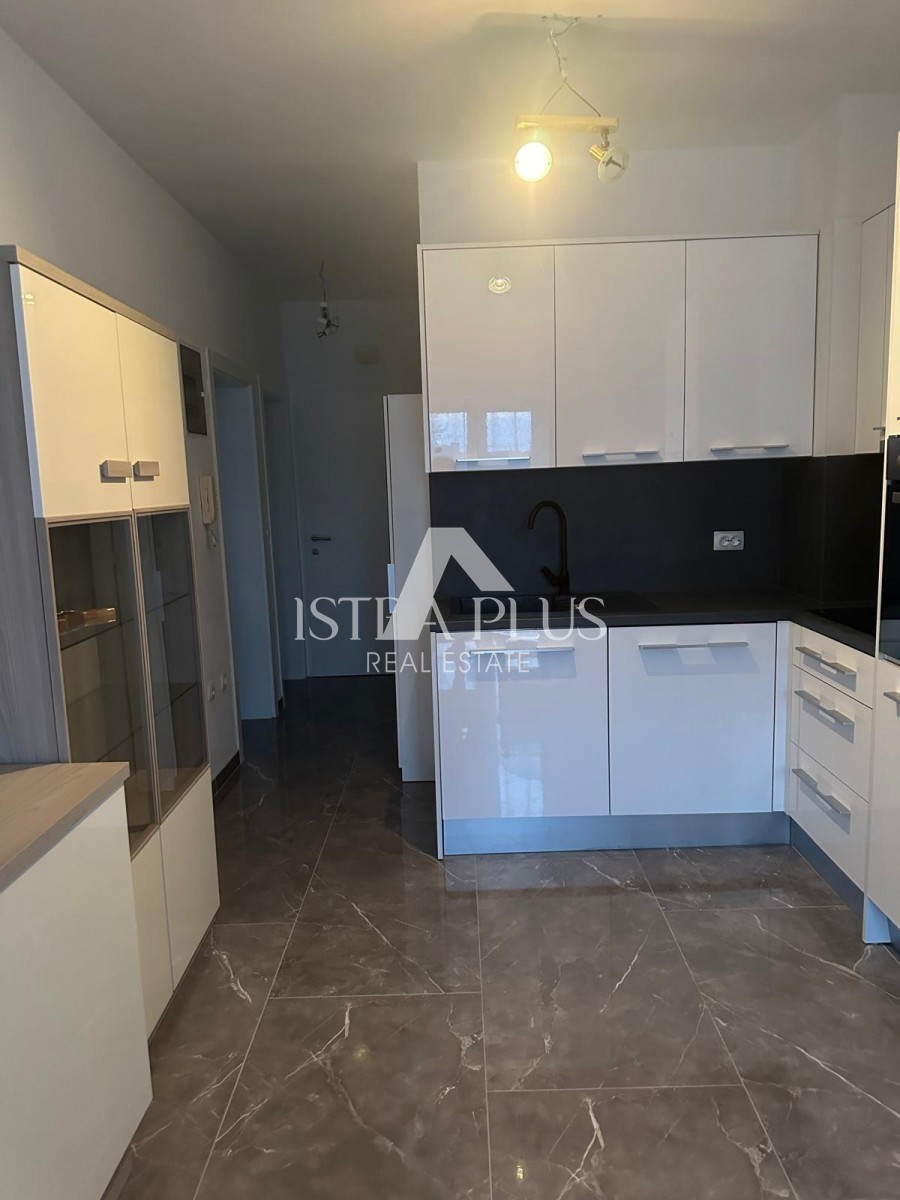 Bellissimo appartamento ristrutturato in una posizione tranquilla - a 2,5 km dal centro di Parenzo e dal mare