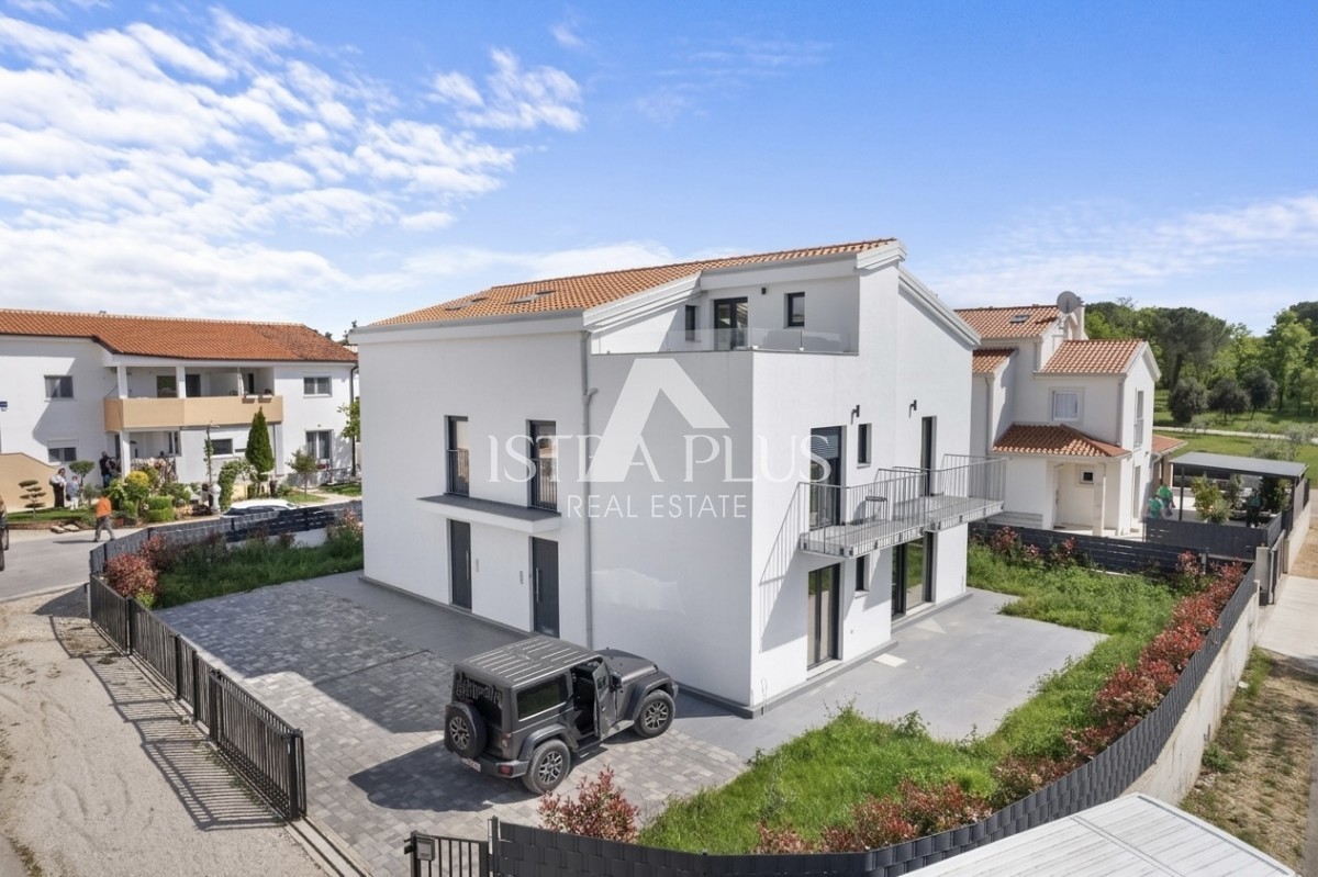 Istria, Parenzo - moderna casa bifamiliare di nuova costruzione vicino al centro di Parenzo!!
