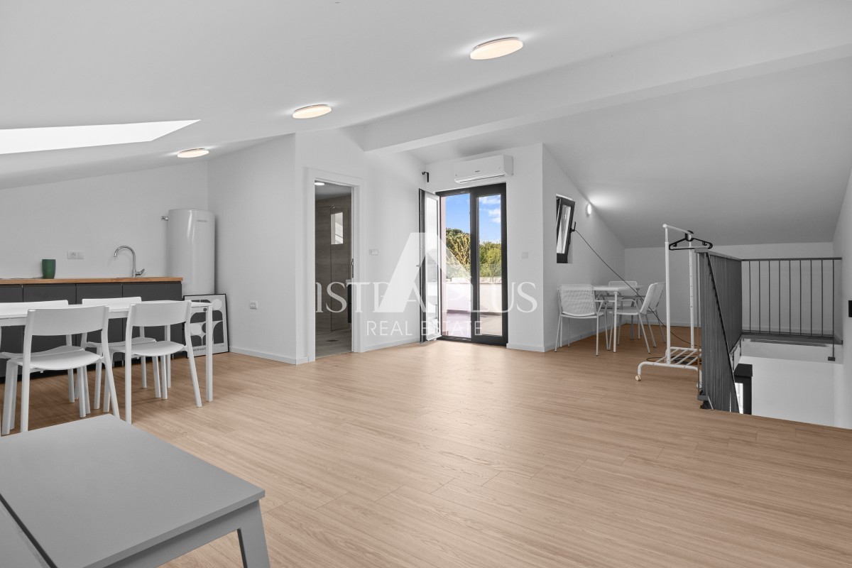 Istria, Parenzo - moderna casa bifamiliare di nuova costruzione vicino al centro di Parenzo!!