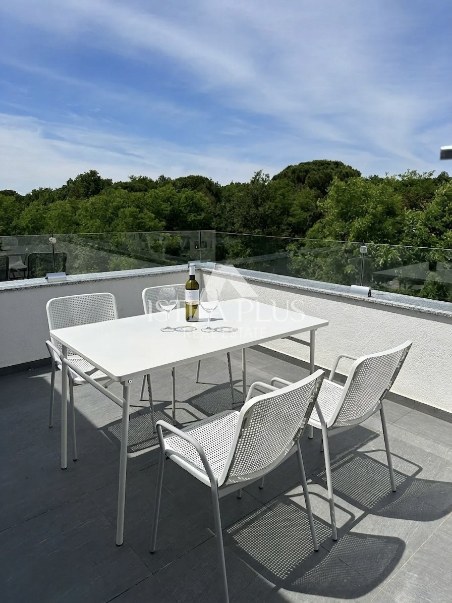 Istria, Parenzo - moderna casa bifamiliare di nuova costruzione vicino al centro di Parenzo!!