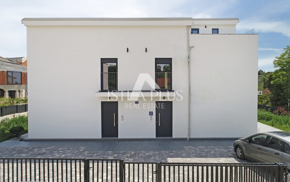 Istria, Parenzo - moderna casa bifamiliare di nuova costruzione vicino al centro di Parenzo!!