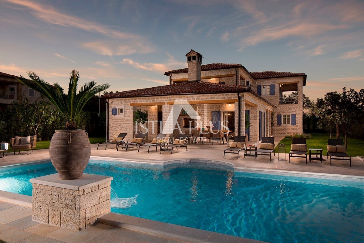Villa con piscina e zona sportiva