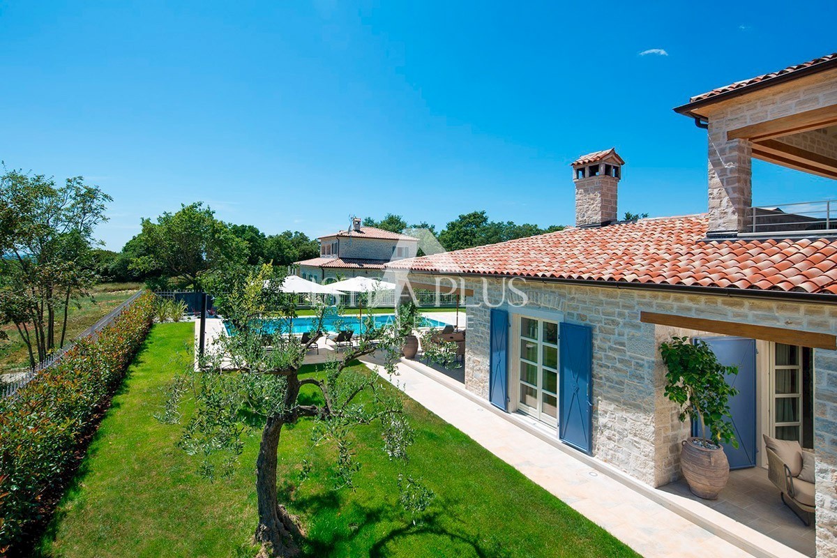 Villa con piscina e zona sportiva