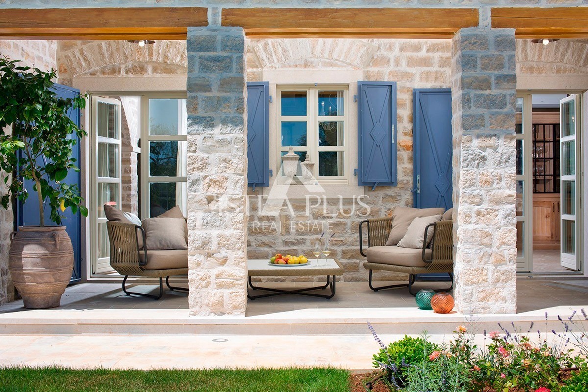 Villa con piscina e zona sportiva