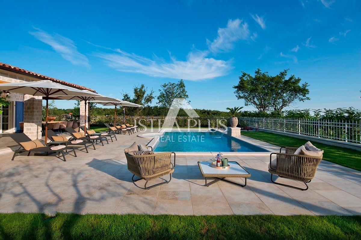 Villa con piscina e zona sportiva