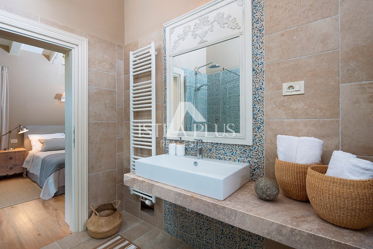 Villa con piscina e zona sportiva