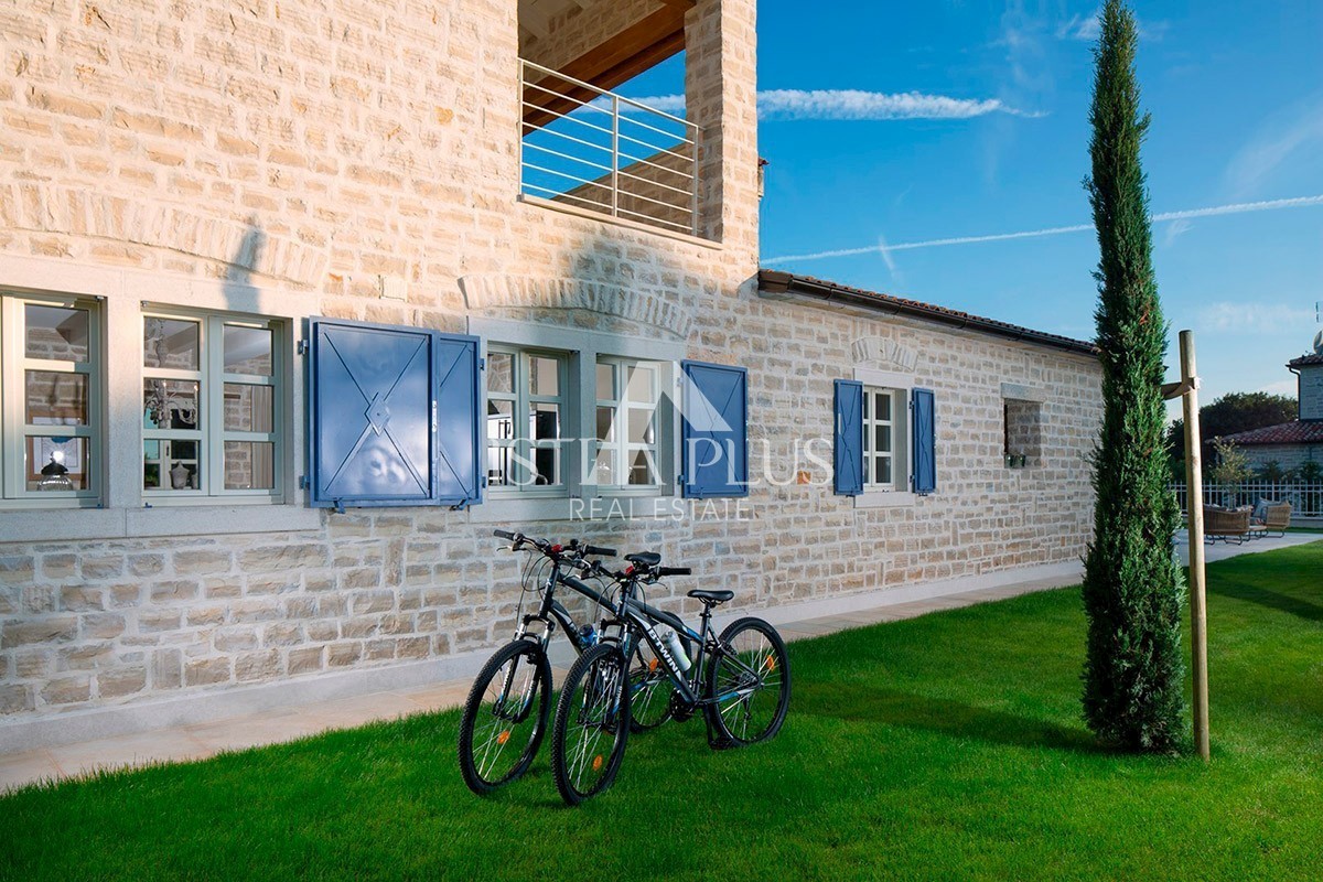 Villa con piscina e zona sportiva