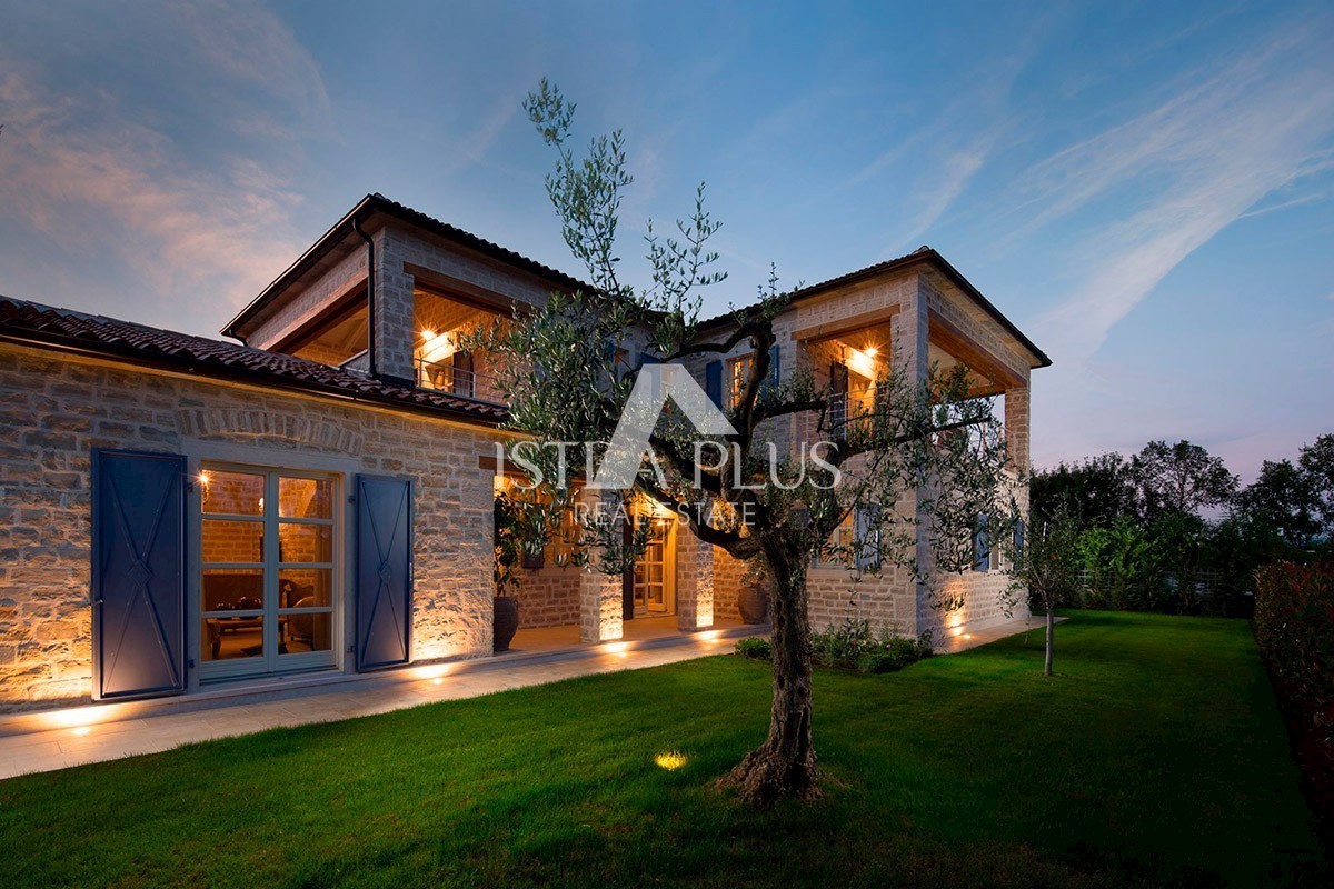 Villa con piscina e zona sportiva