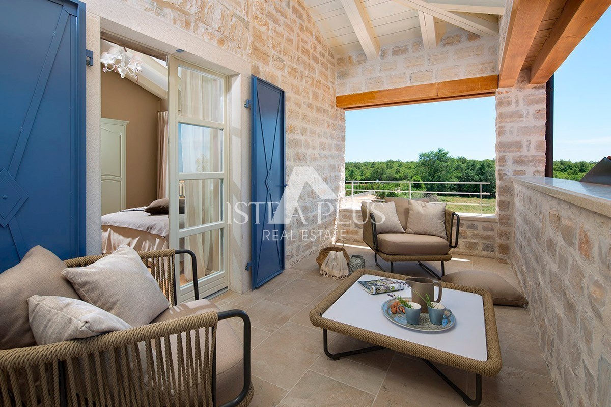 Villa con piscina e zona sportiva