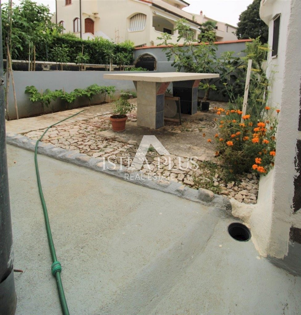 Casa bifamiliare con garage a 1500m dal mare