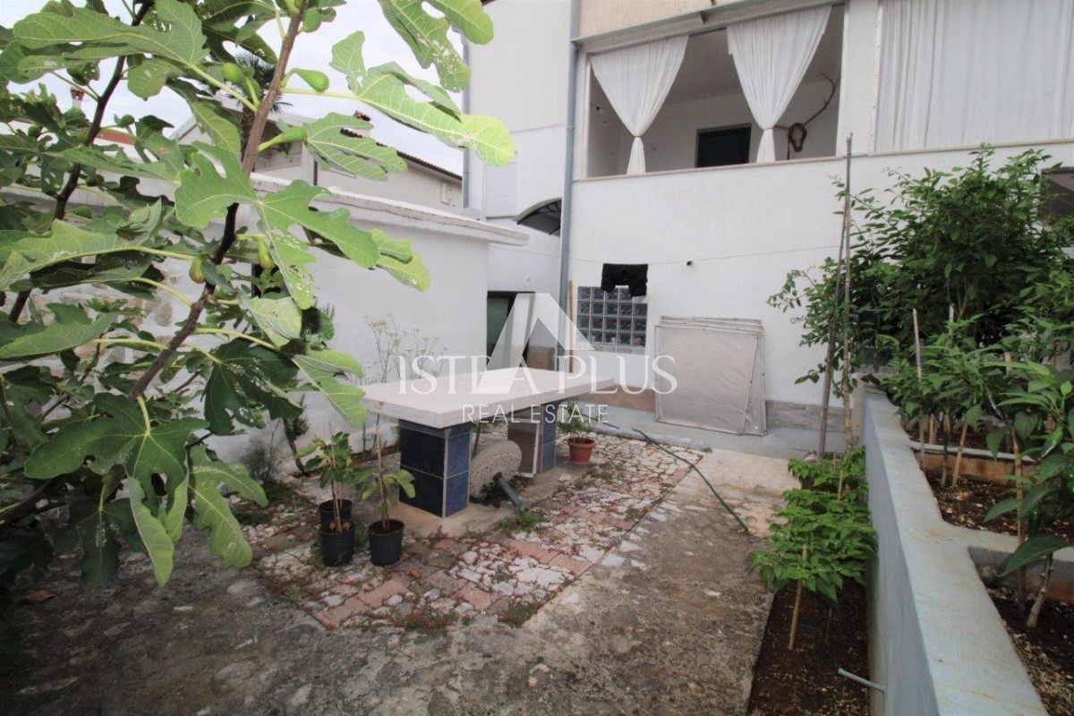 Casa bifamiliare con garage a 1500m dal mare