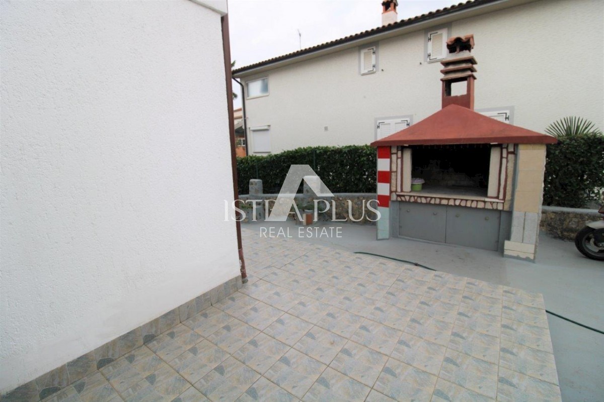 Casa bifamiliare con garage a 1500m dal mare