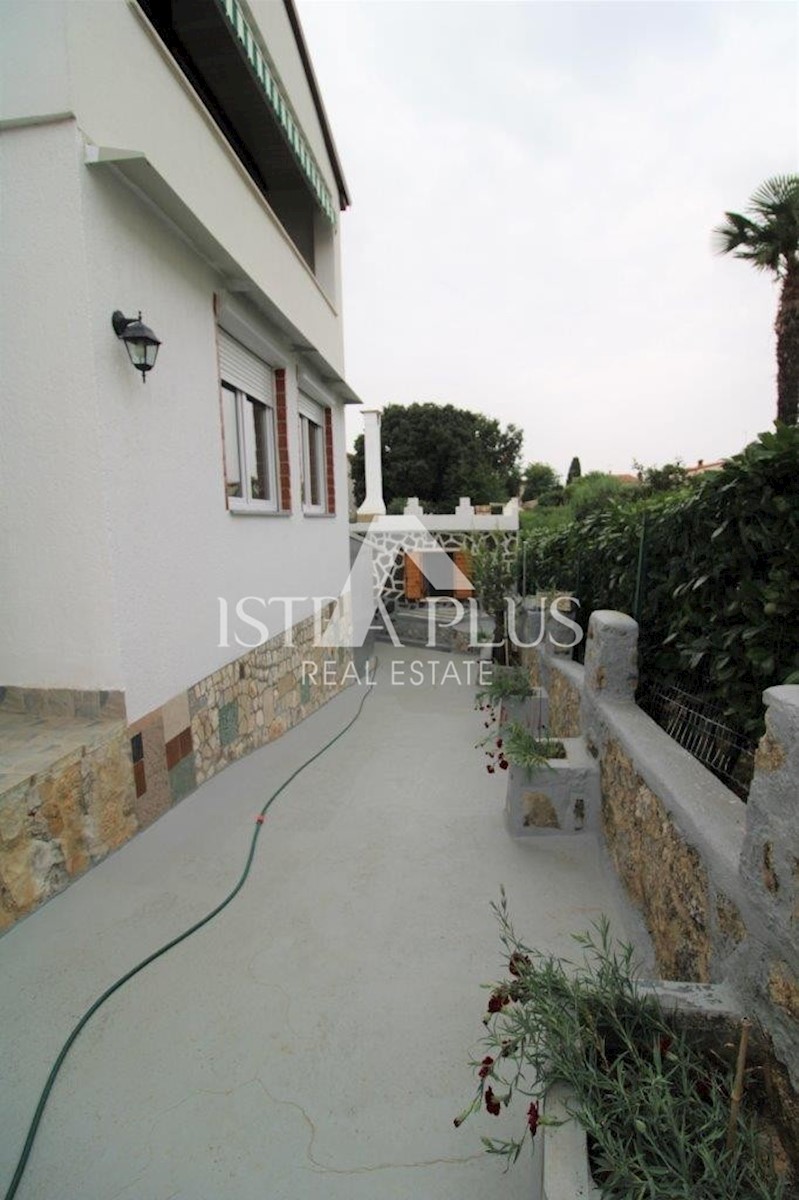 Casa bifamiliare con garage a 1500m dal mare