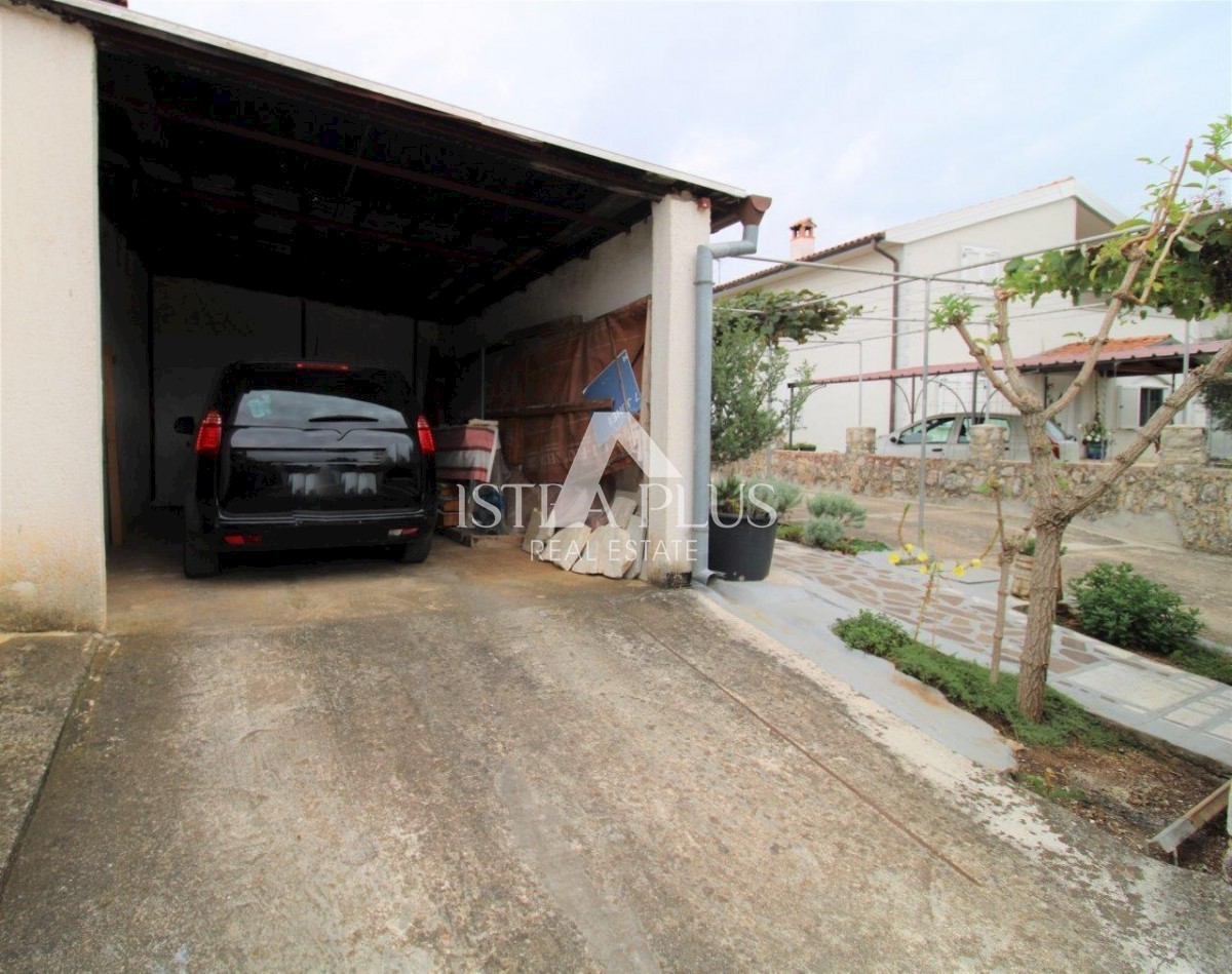 Casa bifamiliare con garage a 1500m dal mare