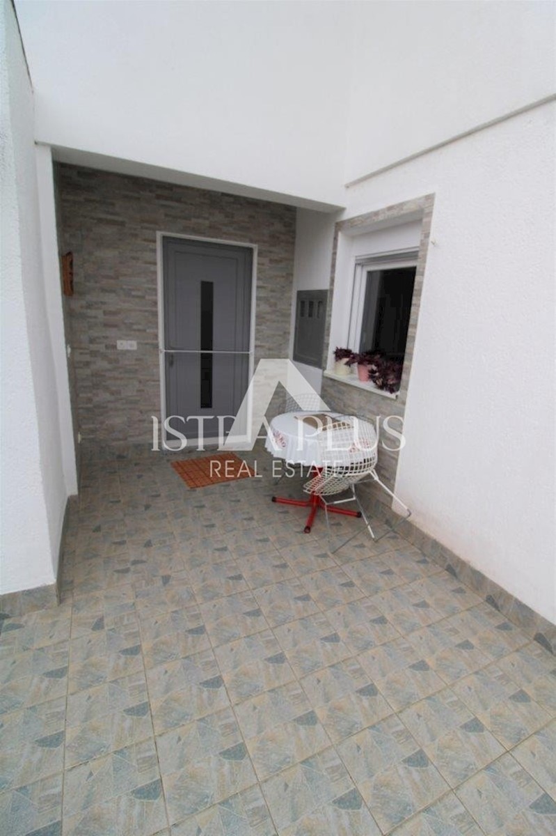 Casa bifamiliare con garage a 1500m dal mare