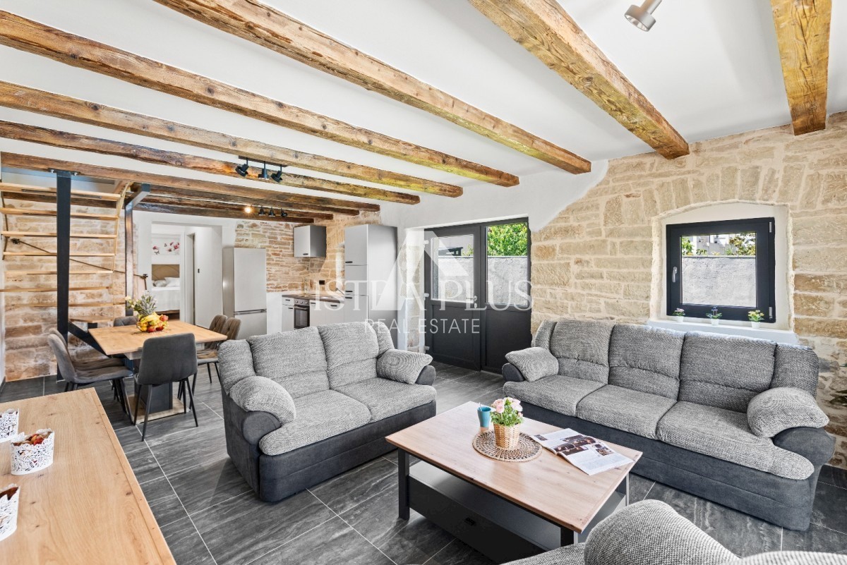 Casa indipendente in pietra nelle vicinanze di Parenzo