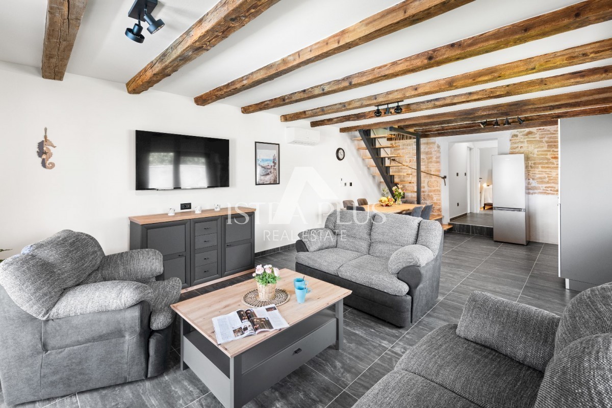 Casa indipendente in pietra nelle vicinanze di Parenzo