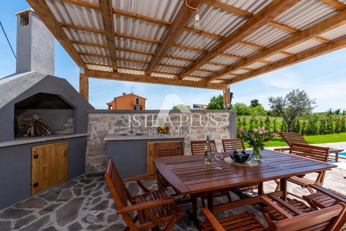 Casa indipendente in pietra nelle vicinanze di Parenzo
