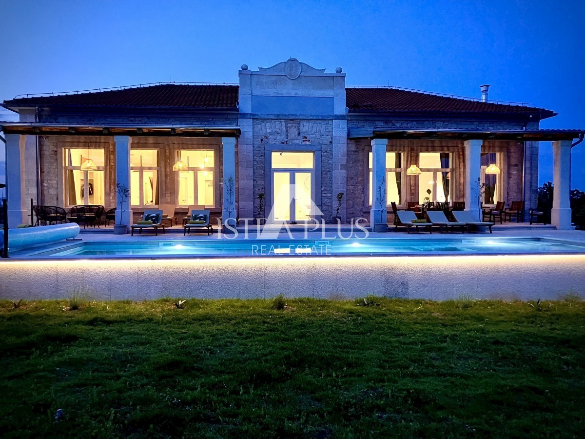 Una villa unica a 12 km dal mare