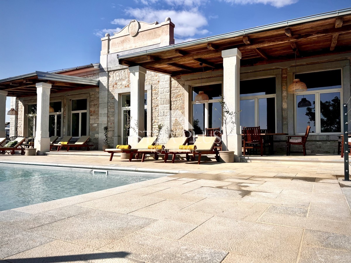Una villa unica a 12 km dal mare