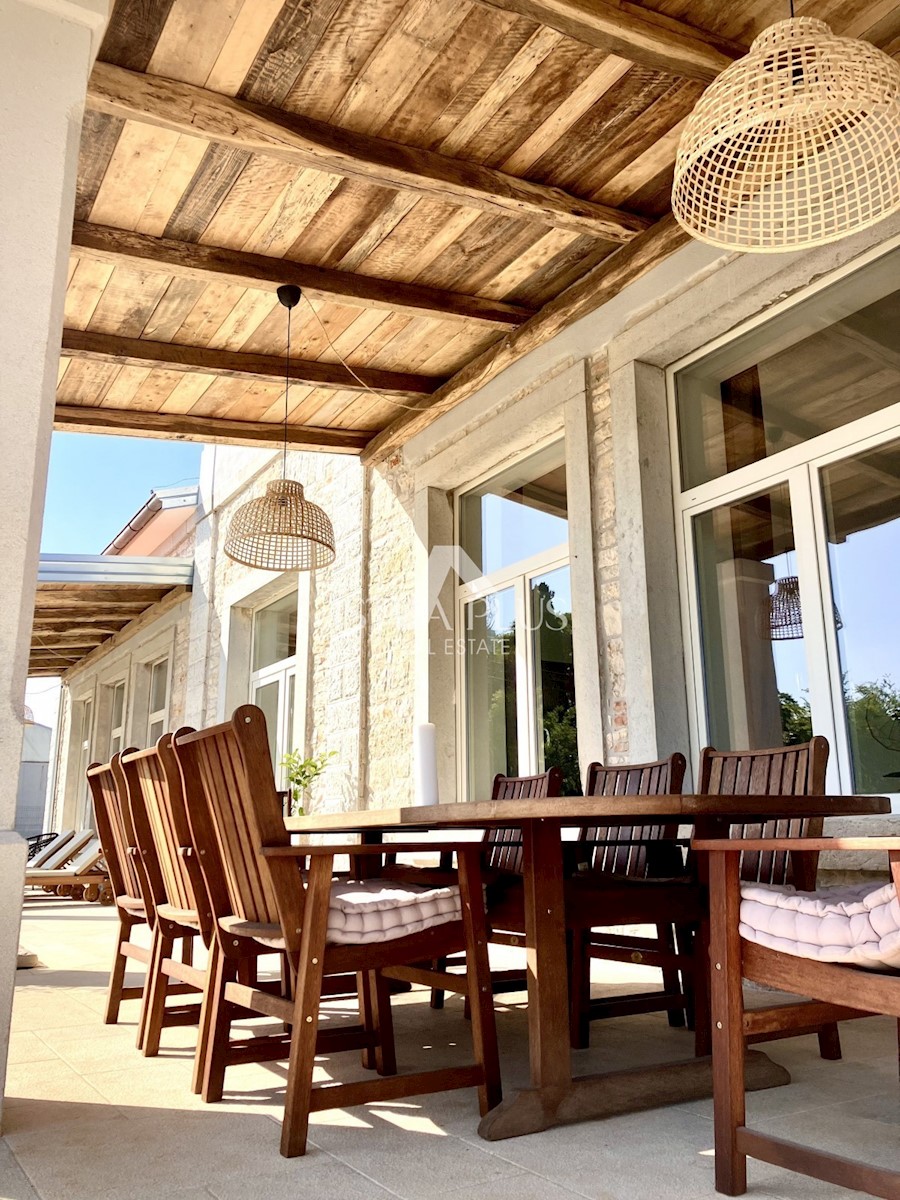 Una villa unica a 12 km dal mare