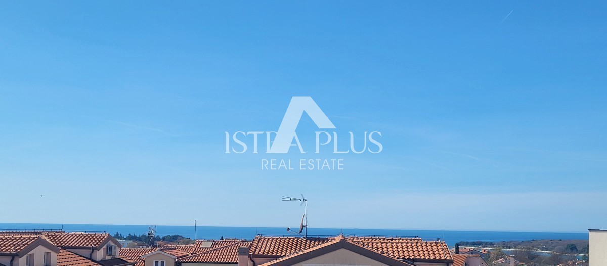 Poreč - Casa a tre piani con vista sul mare