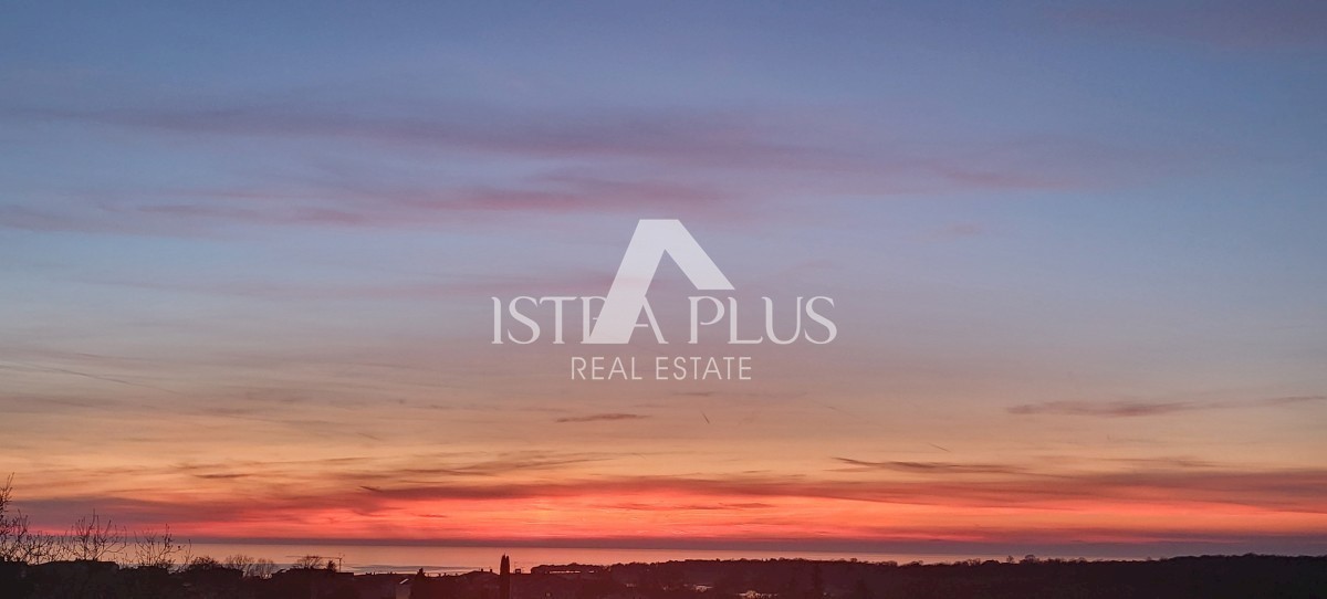 Poreč - Casa a tre piani con vista sul mare
