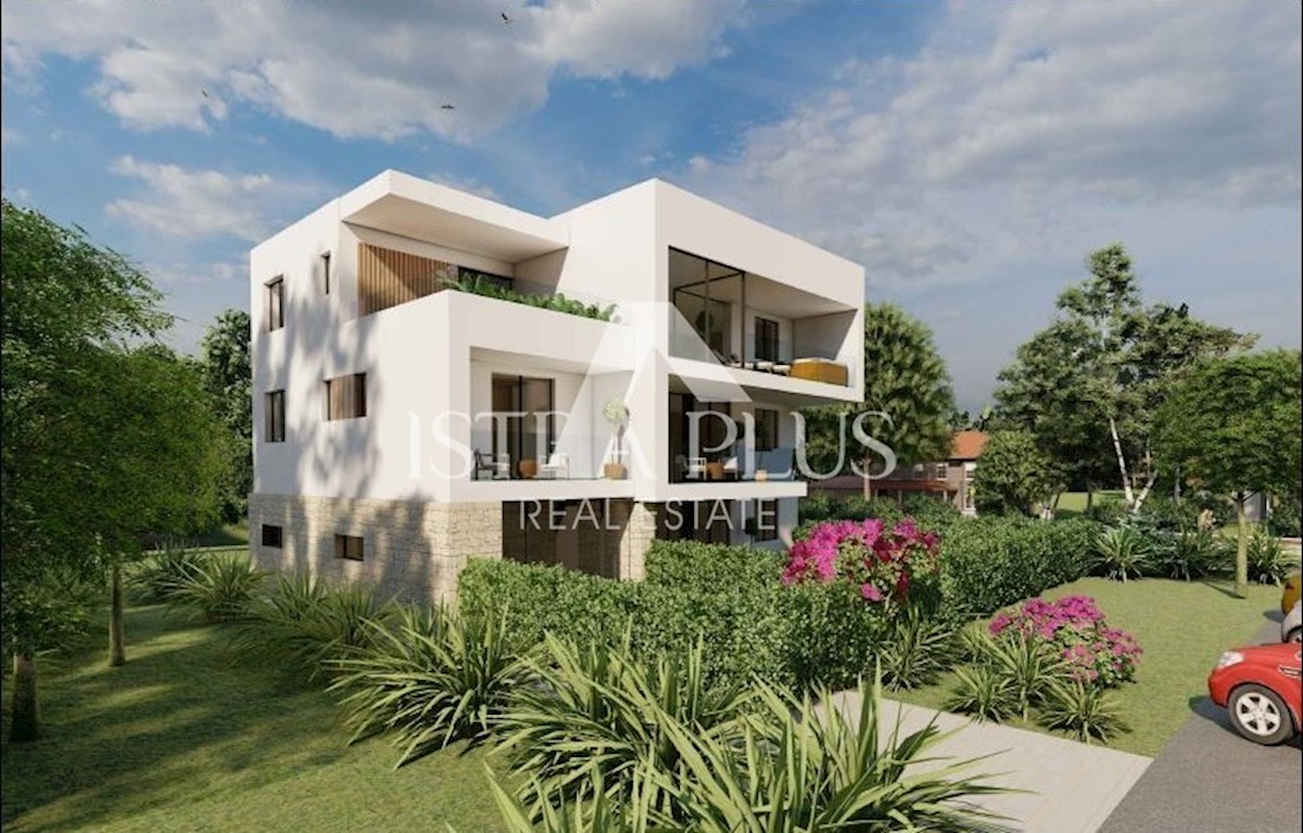 Poreč - Casa a tre piani con vista sul mare