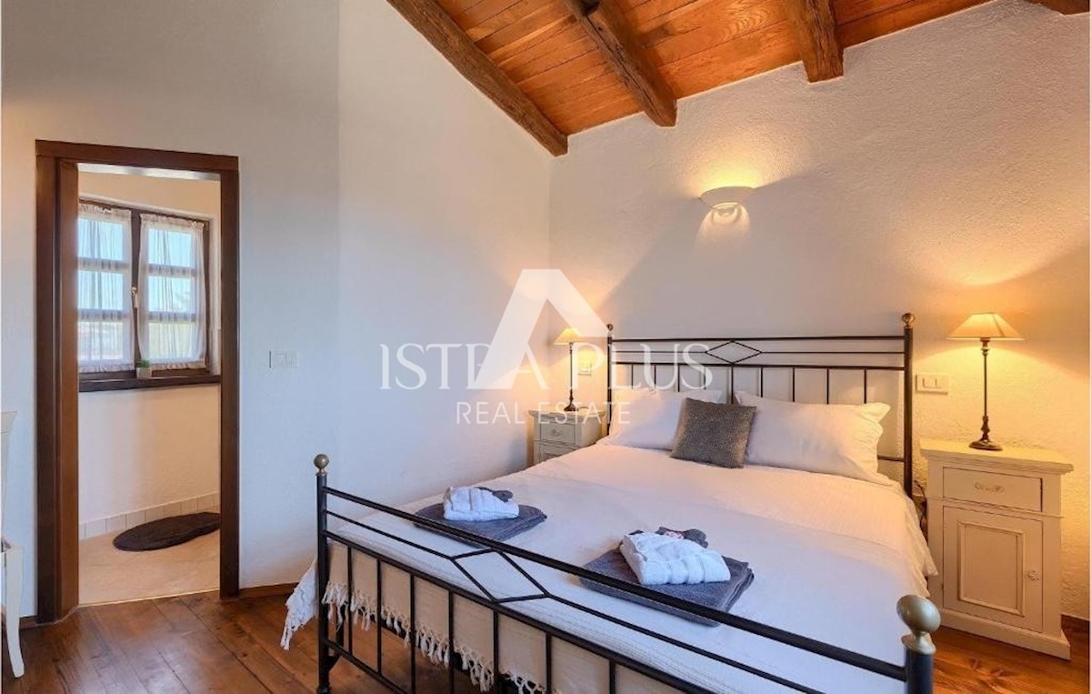 Villa in pietra su una collina con vista sul mare, Visignano, Istria