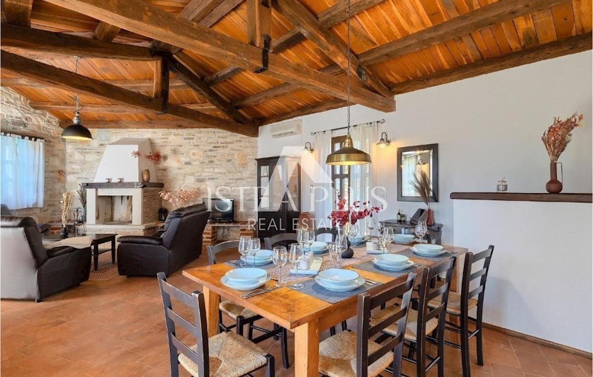 Villa in pietra su una collina con vista sul mare, Visignano, Istria
