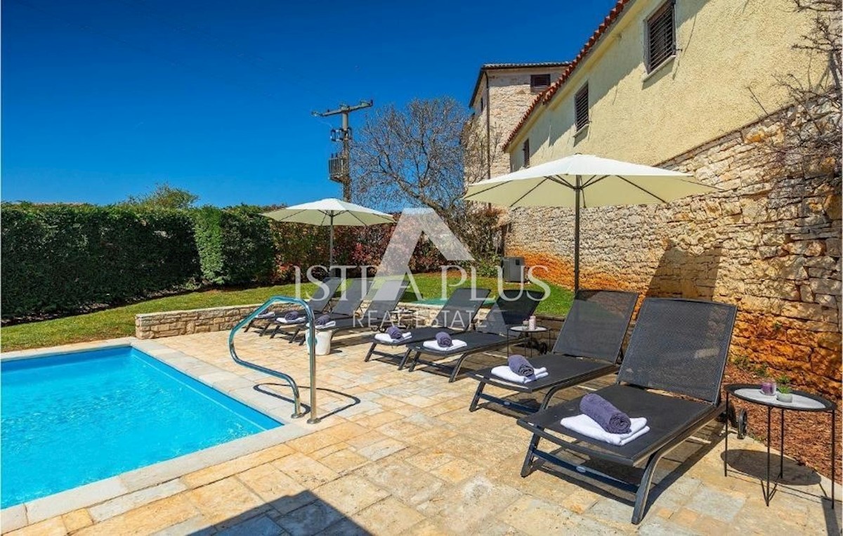 Villa in pietra su una collina con vista sul mare, Visignano, Istria