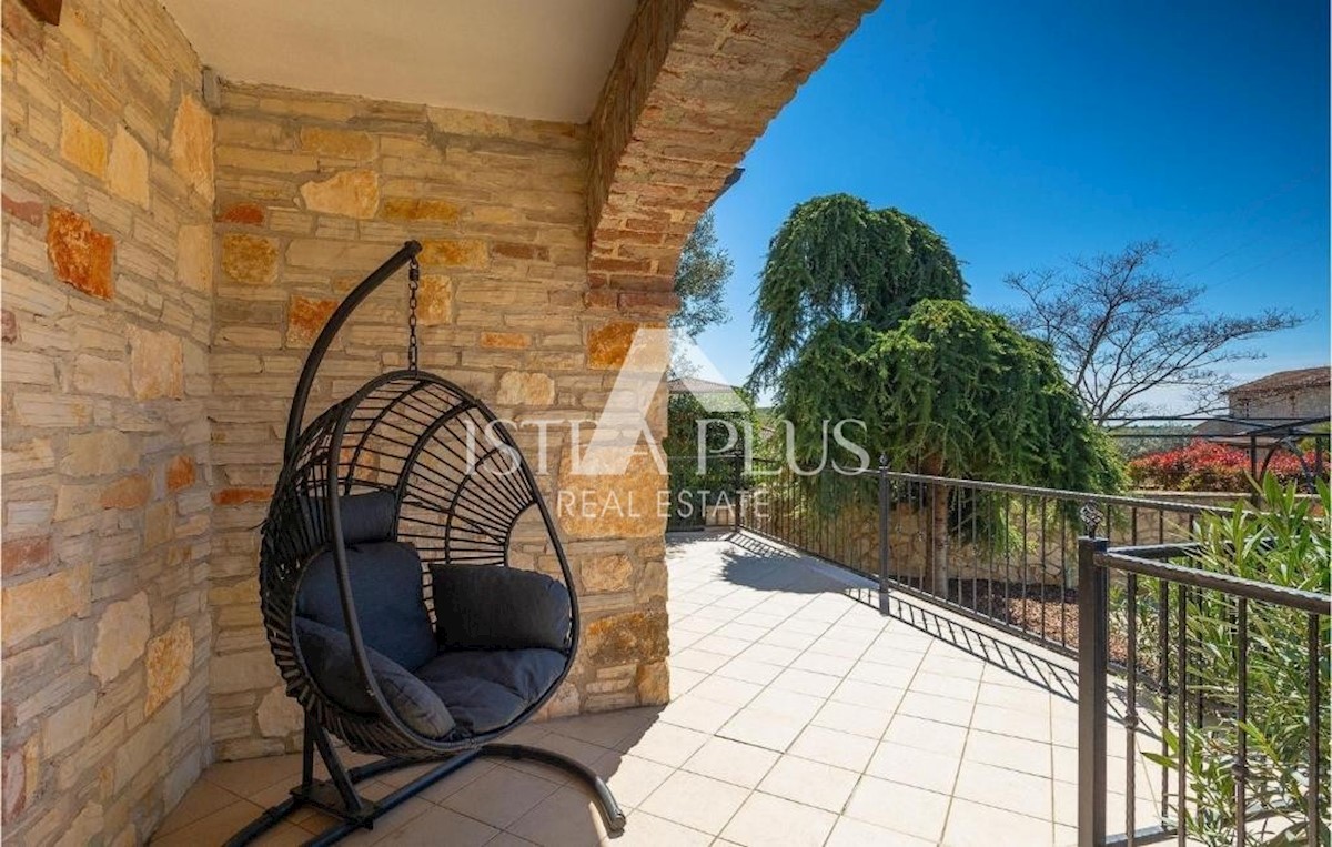 Villa in pietra su una collina con vista sul mare, Visignano, Istria