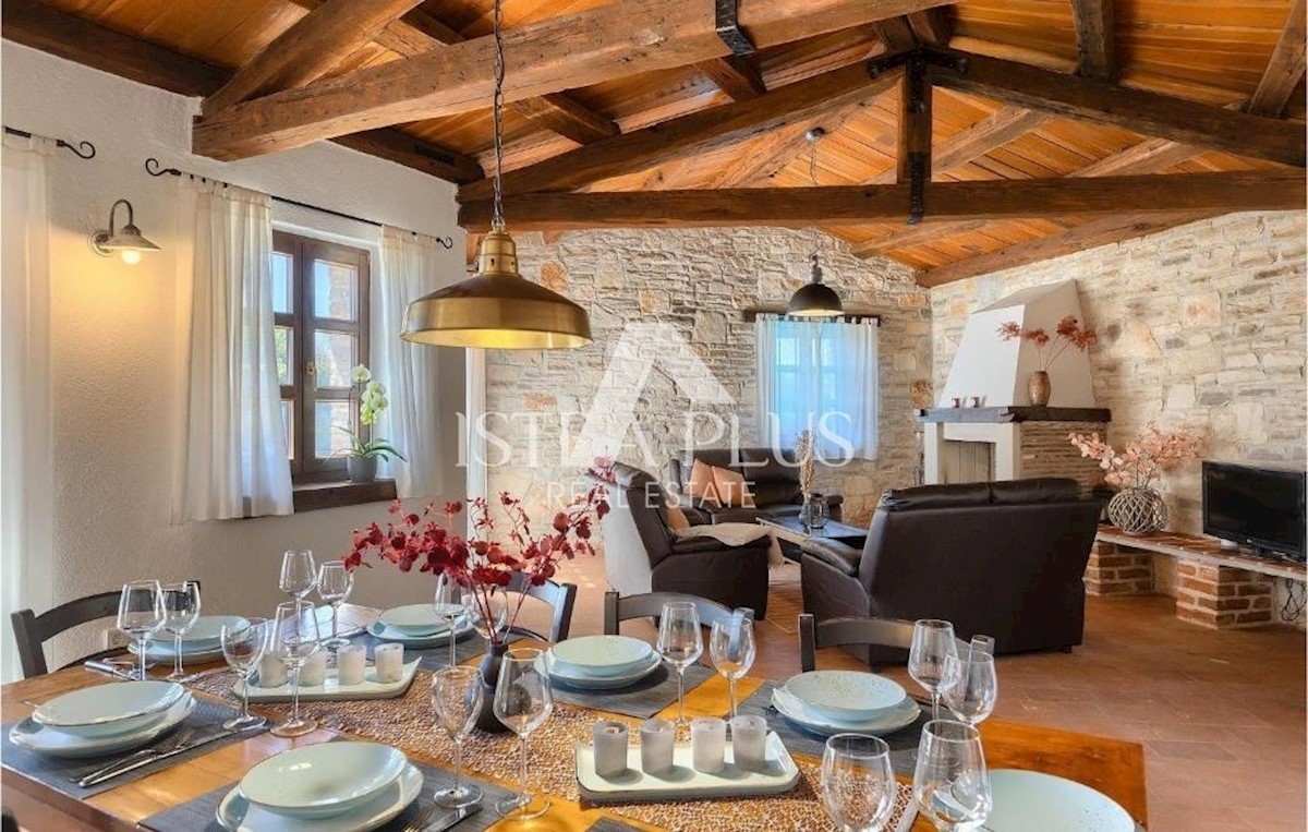 Villa in pietra su una collina con vista sul mare, Visignano, Istria