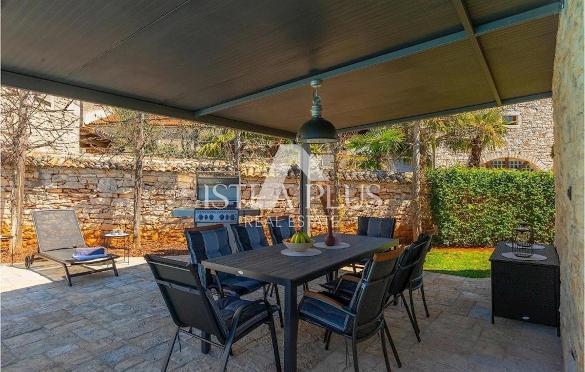Villa in pietra su una collina con vista sul mare, Visignano, Istria