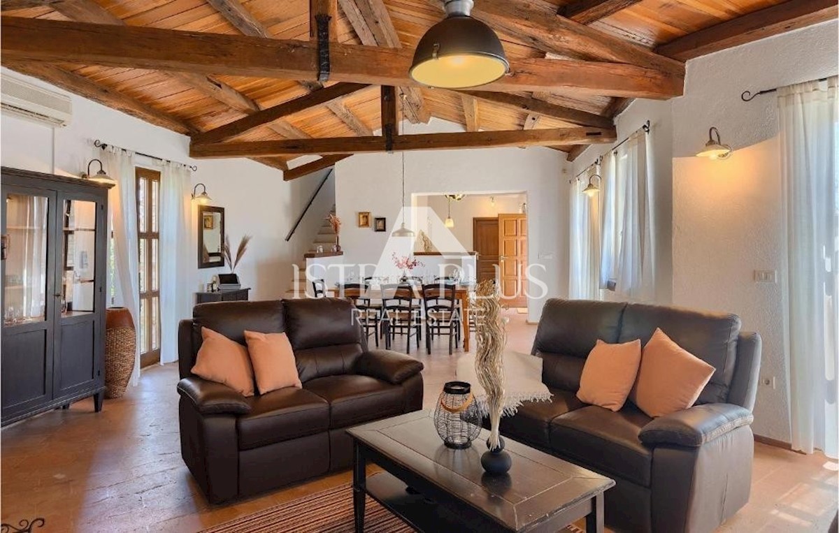 Villa in pietra su una collina con vista sul mare, Visignano, Istria