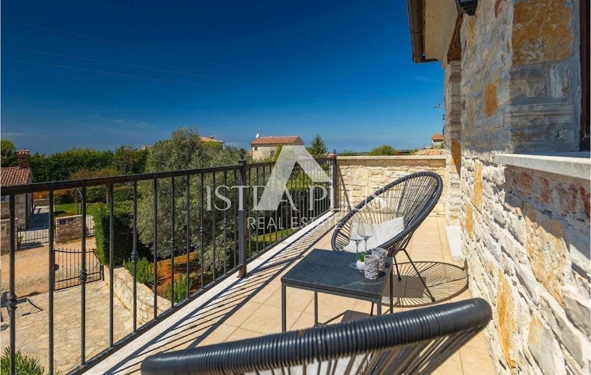Villa in pietra su una collina con vista sul mare, Visignano, Istria