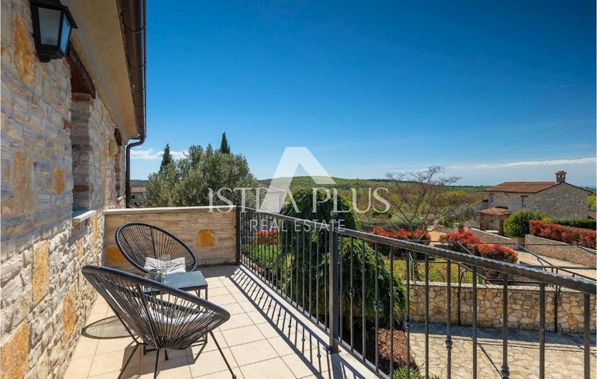 Villa in pietra su una collina con vista sul mare, Visignano, Istria